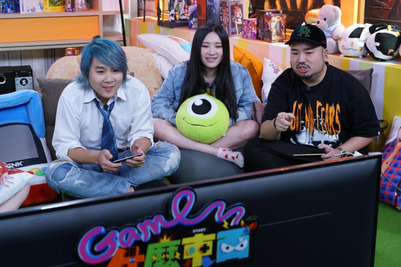 《Game什麼東西》開箱吃雞遊戲，王仁甫（左起）、大魚、阿達。