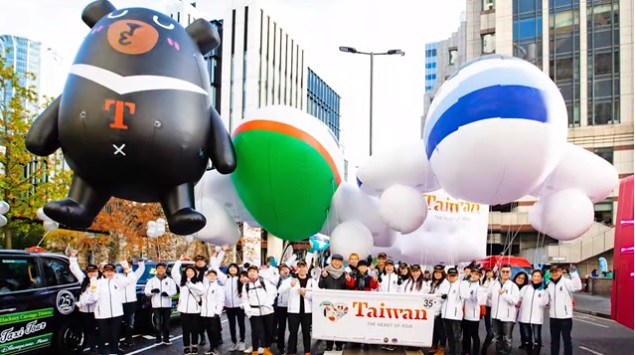 台灣隊伍去年參加倫敦金融城市長遊行，表現十分吸睛。圖：翻攝Youtube