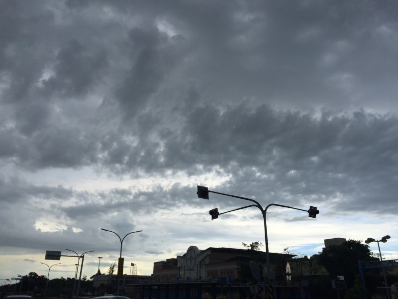 中央氣象局表示，今（4日）天氣大多為多雲到晴，不過各地仍要留意午後短暫雷陣雨   圖：葉宜哲/提供
