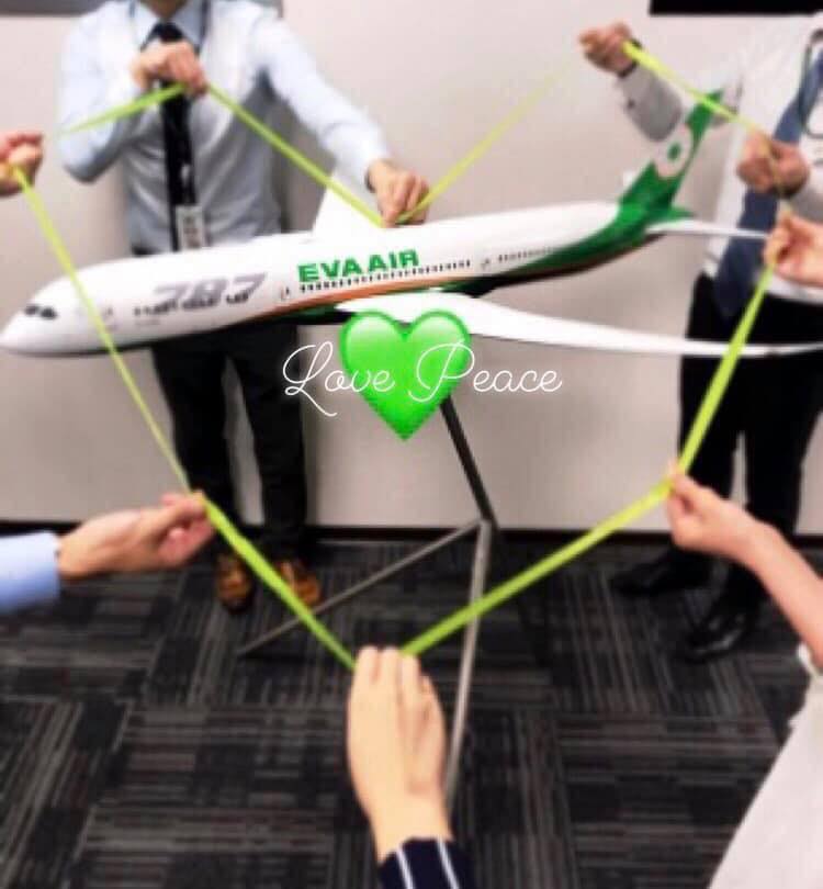 長榮航空地勤在臉書創立「綠絲帶活動」社團，訴求和平、理性、團結一致來謀求勞資雙方共贏。   圖：取自「綠絲帶活動」社團