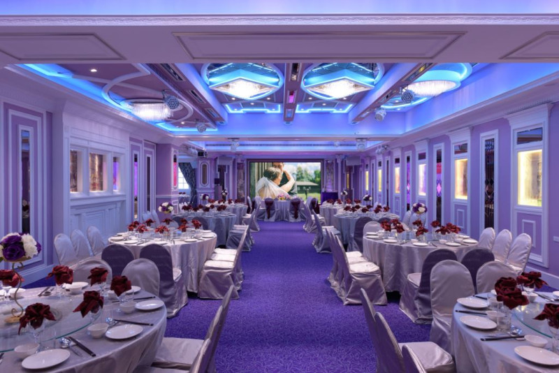 新人結婚常會採辦席或預先訂席，因此餐飲業預付型消費已成為重要模式，為了減少消費糾紛，衛福部也訂定「定型化契約」保障消費者。(宴會廳示意圖)   圖：台中市政府觀光旅遊局/提供