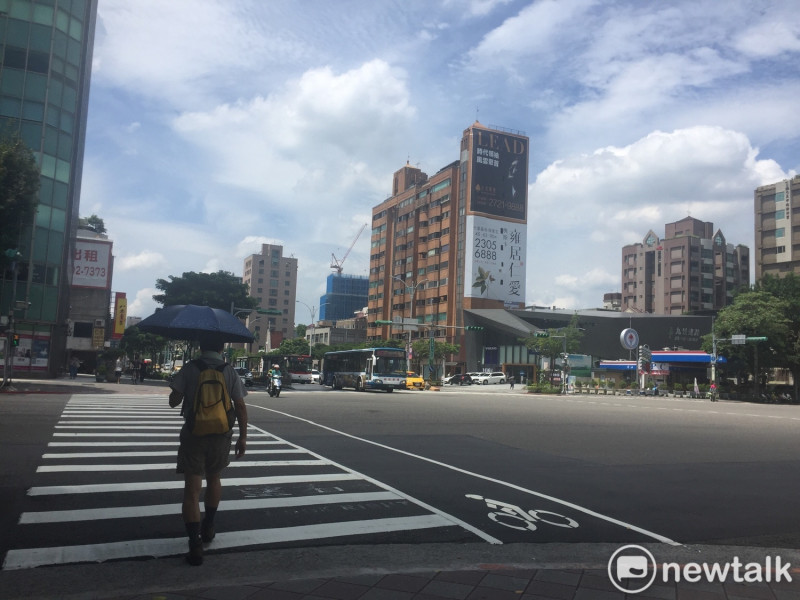 今年6月高溫炎熱，昨（23）日台北市更狂飆38.4度的極端高溫。（資料照片）   圖：閻芝霖/攝