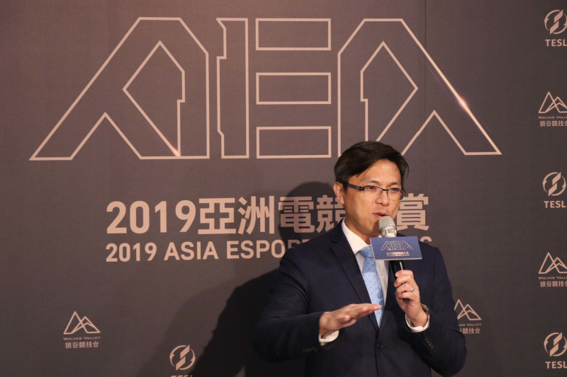 狼谷娛樂總經理黃俊仁闡述亞洲電競大賞的籌辦理念。