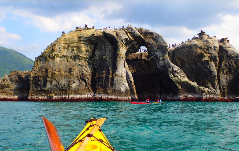 象鼻岩也是近年來爆紅的景點，除了網美前仆後繼來到此處打卡外，也成了獨木舟航程的絕佳路線。圖：台灣獨木舟推廣協會／提供