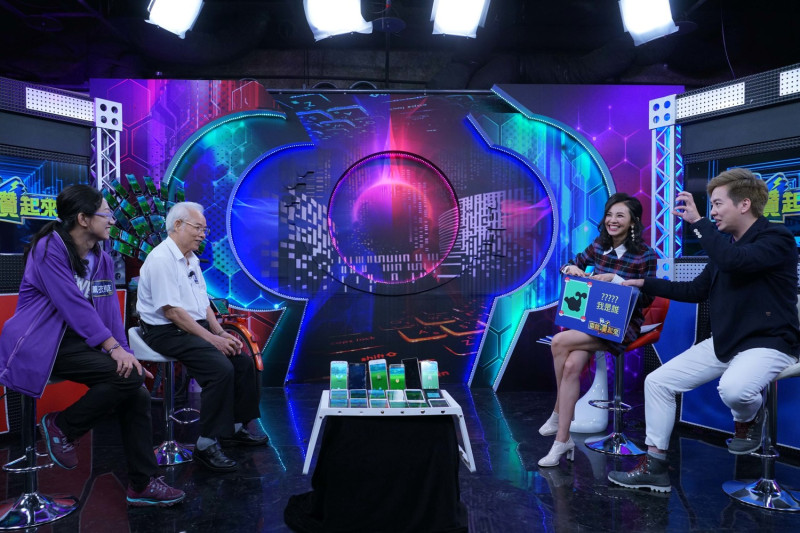 寶可夢阿姨薰衣草（左起）、寶可夢阿伯陳三元與主持人安娜李、SoBaD在節目中玩小遊戲。