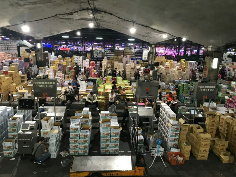 根據台北農產運銷公司今（14）日上午統計，今日台北市蔬菜到貨量約1475公噸，較昨日減少272公噸   圖：台北市市場處/提供
