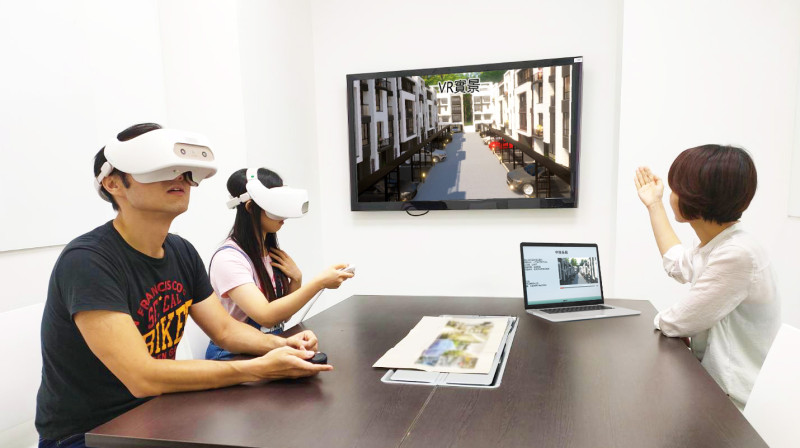 宏達電與The Wild共同協助adidas透過VIVE VR System建立虛擬零售空間，提升adidas銷售團隊對新產品的掌握度。圖為HTC的VIVE Focus 裝置。   圖：HTC提供