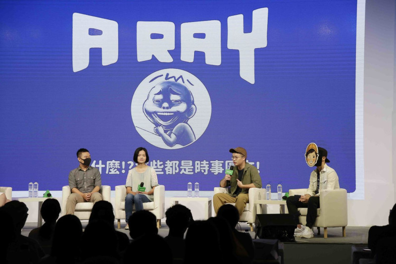 四位創作者參與2019原創市集國際論壇（由左到右：「男友日常」創作者栗子狂想、「潑潑猴與嬌嬌兔」創作者阿嬌嬌、「肥宅語錄」創作者 A RAY、「小學課本的逆襲」創作者畫龜畫）