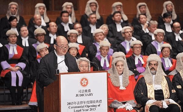 在香港終審法院的17名常任及非常任大法官中，具有外國國籍者高達15人，只有2人是中國國籍。圖 : 翻攝自微信領導內刊