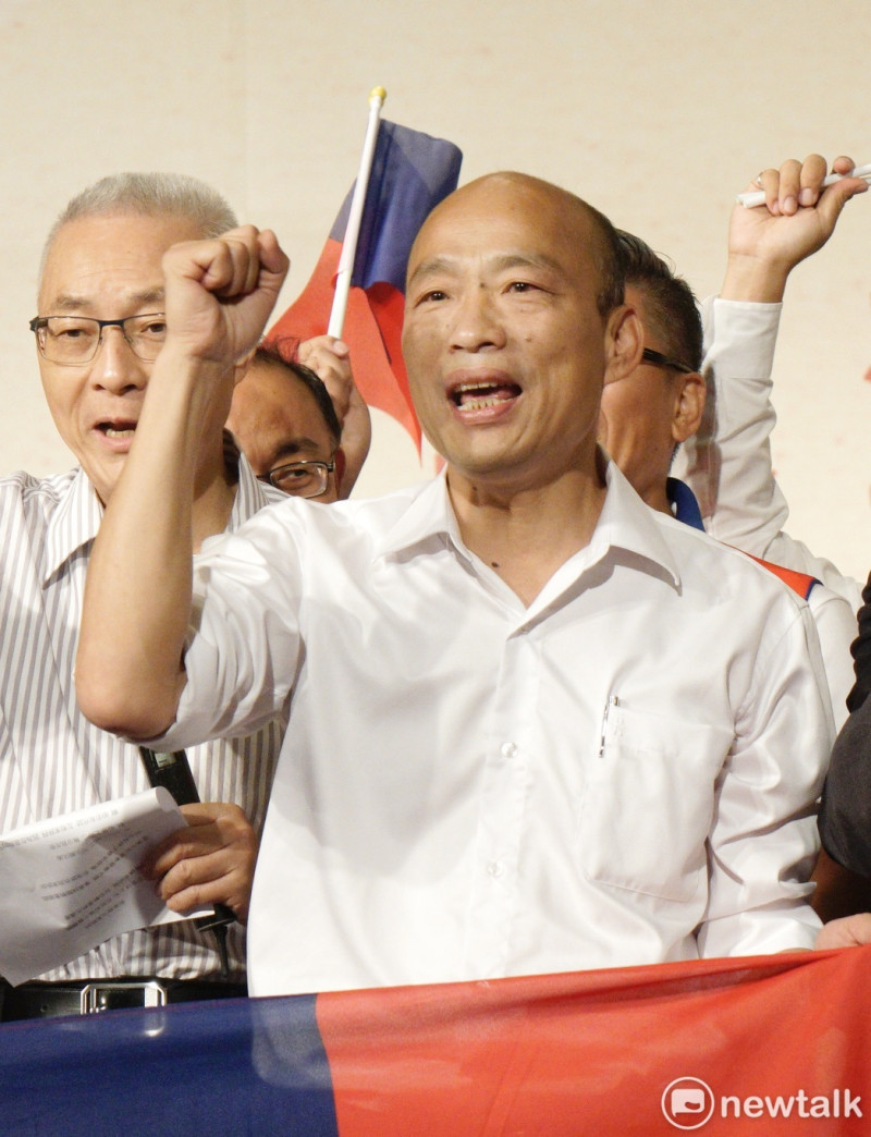 韓國瑜在大陸台商秋節聯誼會上呼口號。   圖：張良一/攝