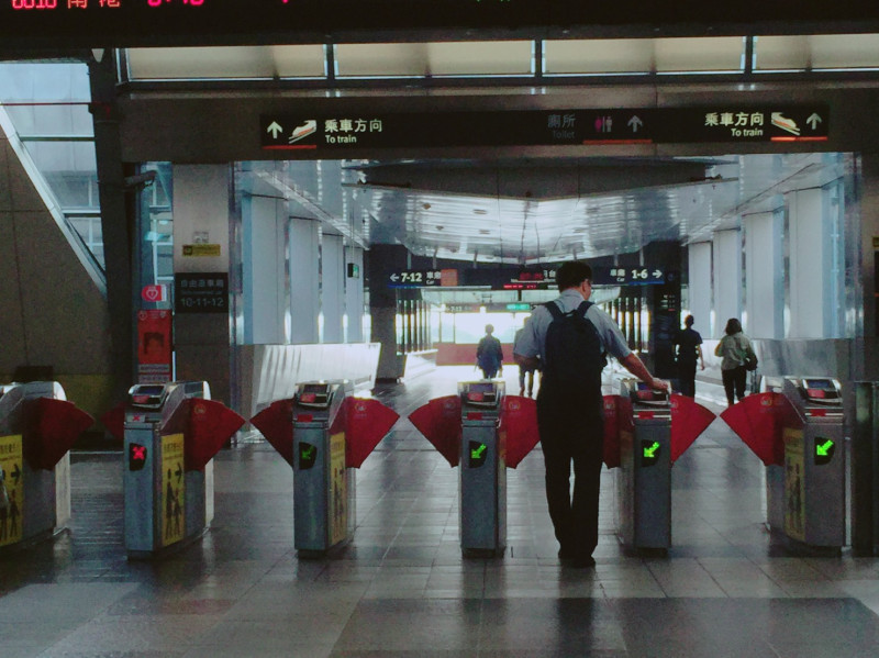 台灣高鐵公司今（26）日表示，由於國慶疏運期間預購情形踴躍，將於10月9日至10月14日，再加開6班次列車（南下4班、北上2班）   圖：閻芝霖/攝