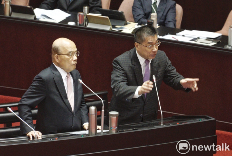 行政院長蘇貞昌、內政部長徐國勇在立院院會備詢。   圖：張良一/攝