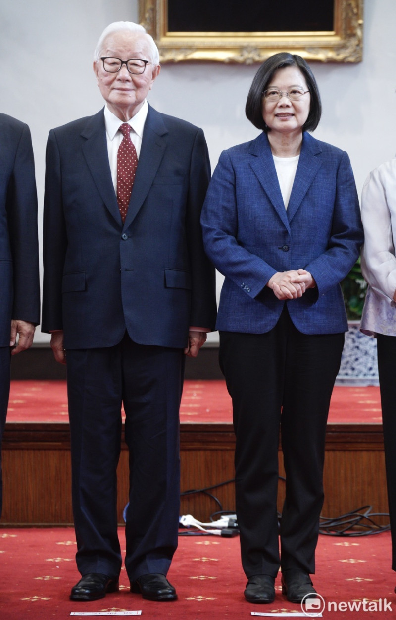 總統蔡英文14日上午舉行記者會，宣布台積電創辦人張忠謀為2019年的APEC領袖代表。   圖：張良一/攝
