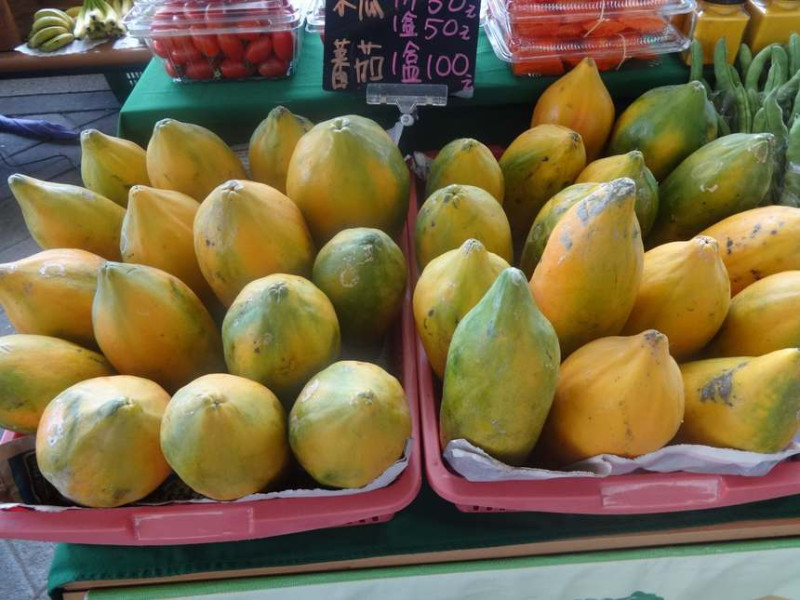 擁有「萬壽果」美稱的木瓜，也曾被世界衛生組織評選為最營養水果之一。   圖：取自農業易遊網