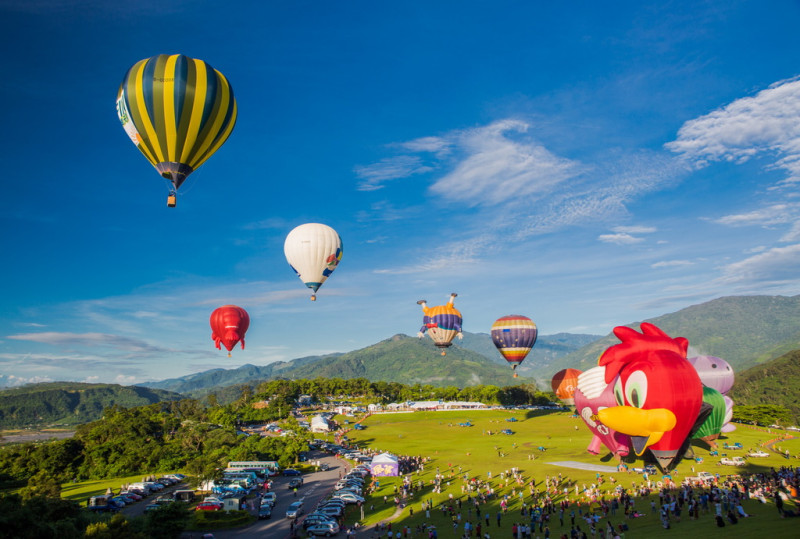 鹿野高台每年暑假都會舉辦熱氣球嘉年華，儼然成為熱氣球之鄉。圖：翻攝自觀光局網站