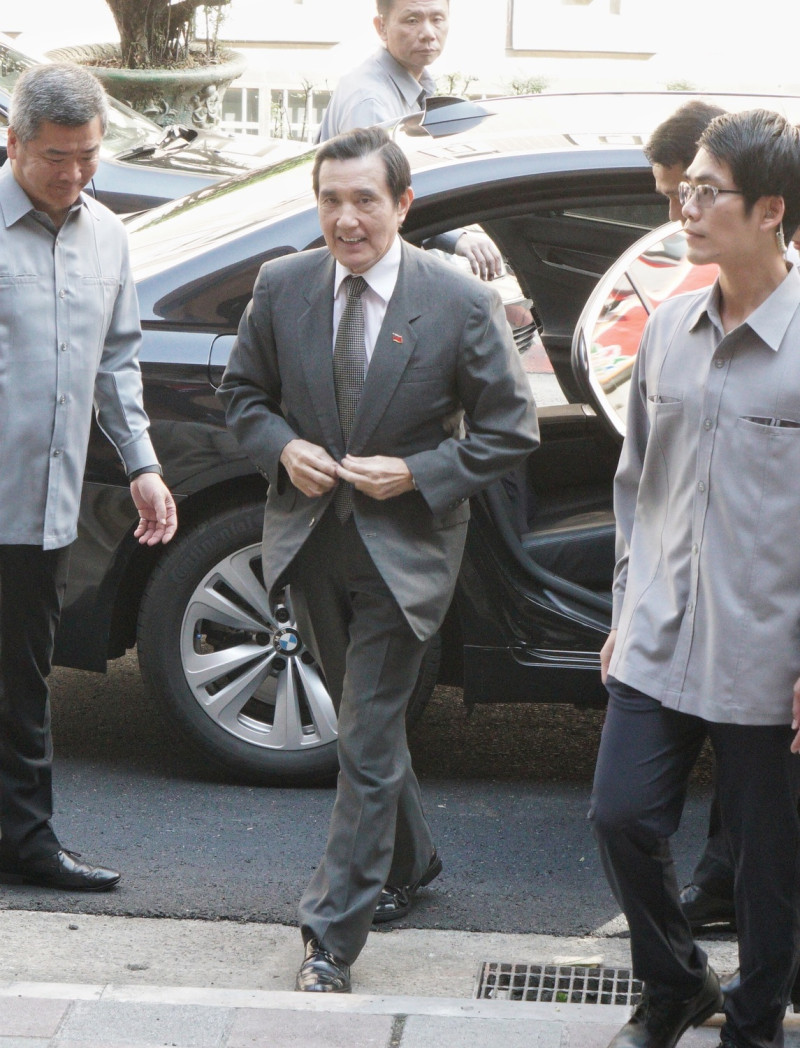 前總統馬英九為三中案到台北地院出庭。   圖：張良一/攝