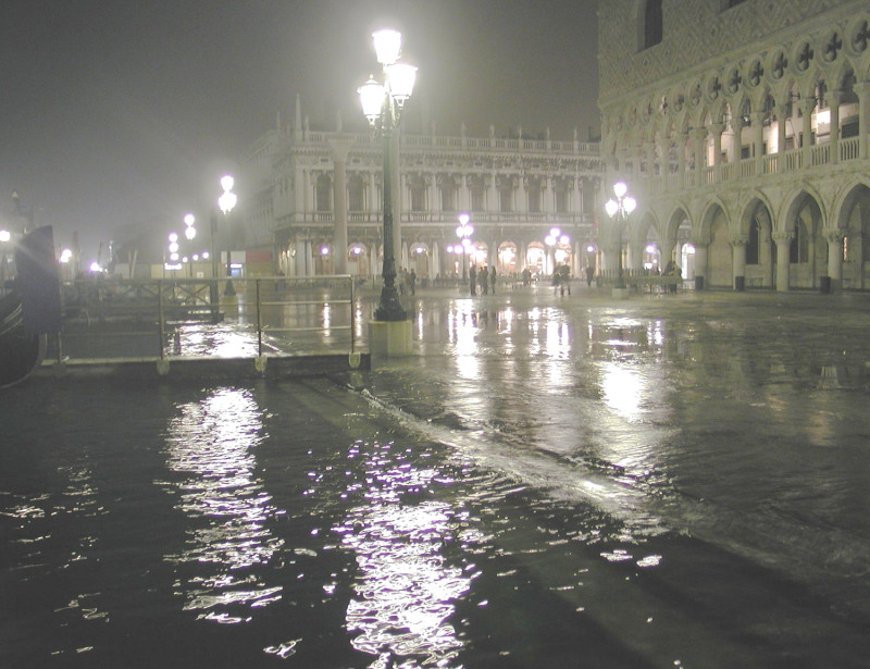 威尼斯飽受洪患侵擾。圖：翻攝自維基百科