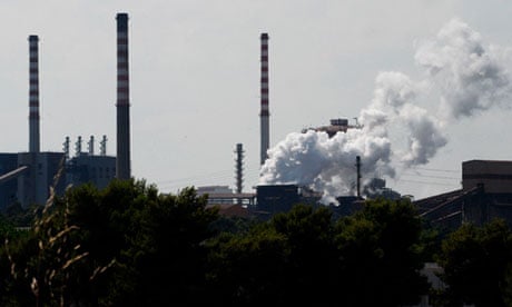 塔蘭托鋼鐵廠毒害持續中。圖：翻攝自The Guardian
