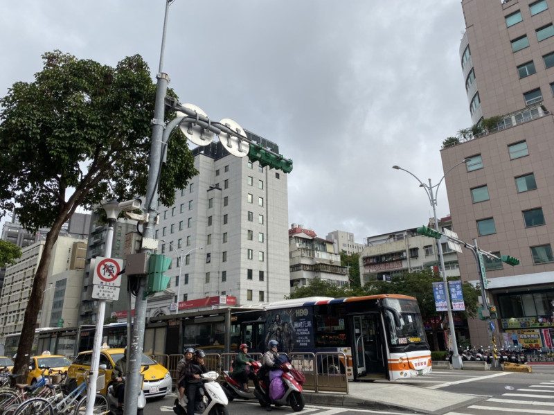 今天北部及宜蘭、花蓮氣溫偏涼，白天僅約攝氏22至25度。   圖：閻芝霖/攝