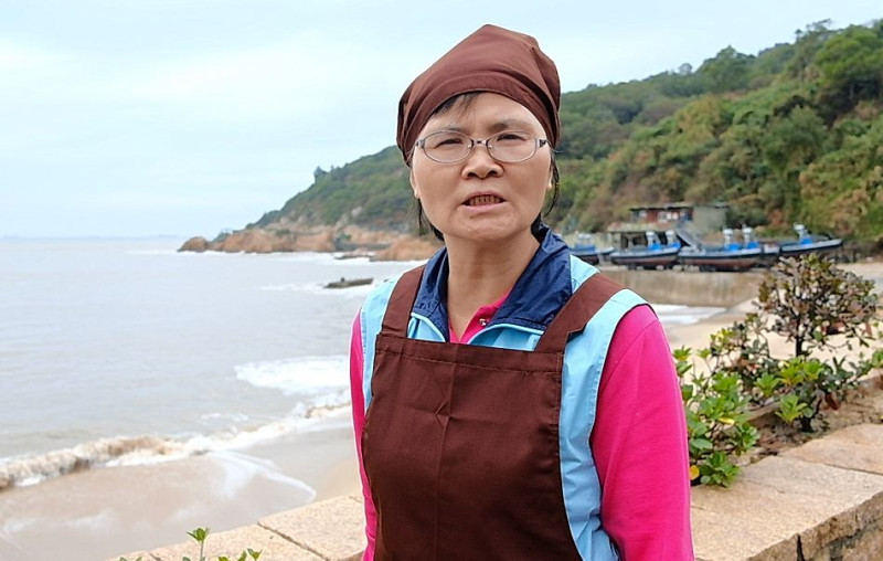 鐵板社區劉香蓮女士是社區長青食堂堂主，也是釀酒專家。圖：謝佳真／攝