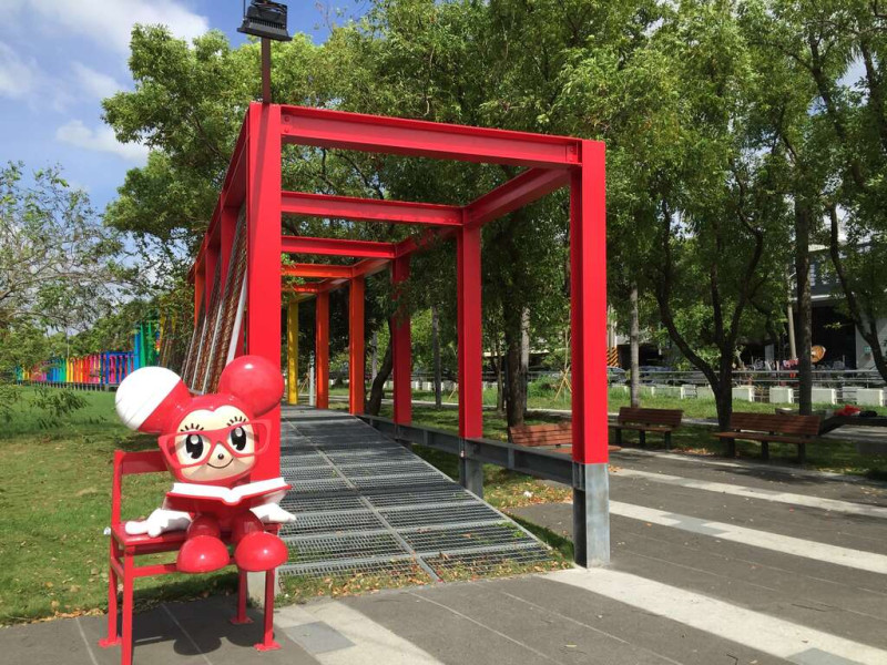 新營美術園區引進藝術家「不二良」的創作，以卡通風格的老鼠為主題，打造繽紛園地。圖：翻攝自台南旅遊網