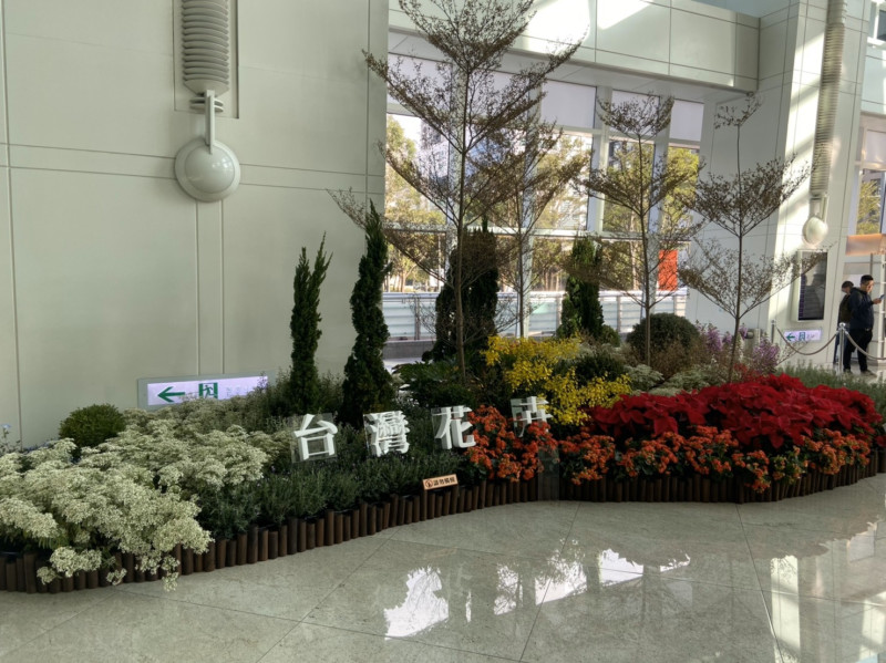 「島嶼花卉」展將台北101周邊變得綠意盎然。
