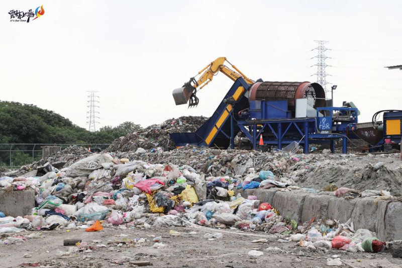 雲林縣目前縣內圾垃堆積約4.7萬噸垃圾(圖為虎尾掩埋場)   圖：取自張麗善臉書