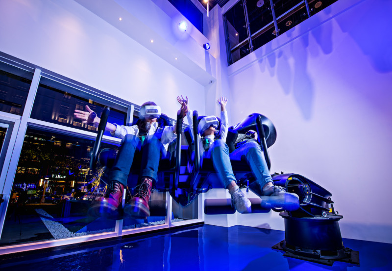 電幻1號所首創體感互動的「能源健身房」，讓民眾邊玩邊運動感受電力能源，現場還有全台首座結合VR虛擬實境的六軸機器人，堪稱全台最好玩展館！   圖：台電/提供