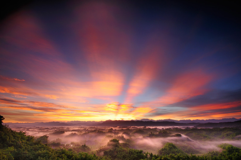 二寮日出與金龍山齊名，可說是南部的日出攝影之王。圖：翻攝自西拉雅國家風景區網站