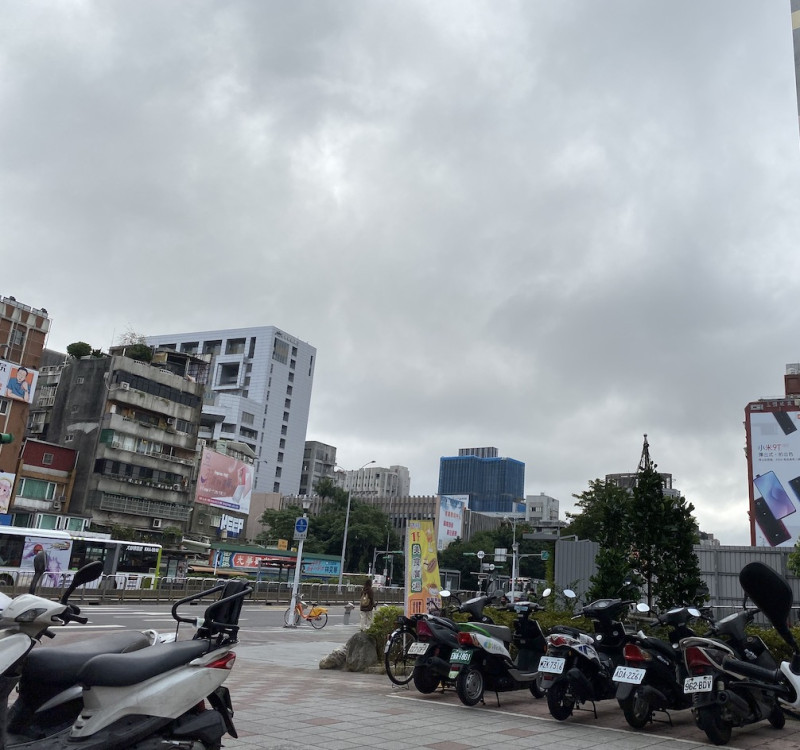 台北市停管處今(26)日宣布，路邊停車費手機支付優惠延長半年至109年6月   圖：閻芝霖/攝