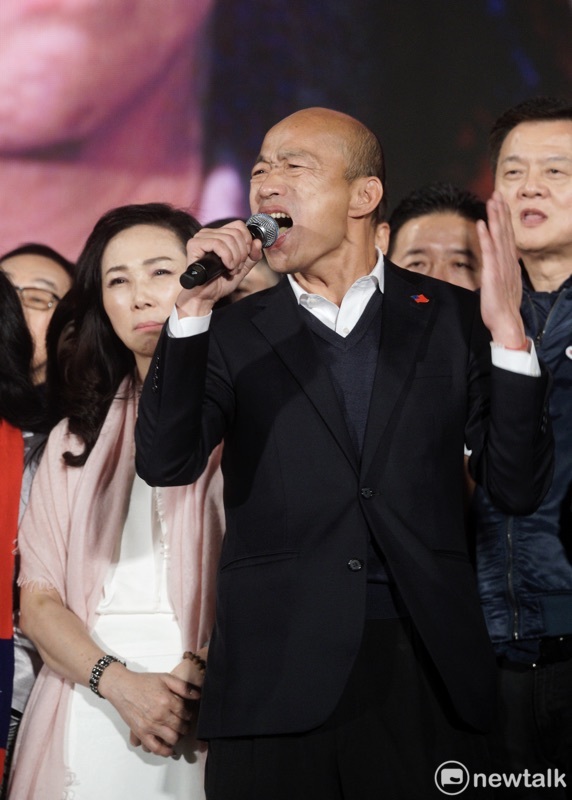 競選總統慘輸的高雄市長韓國瑜15日深夜在臉書發文表示，選舉是一時、團結向前走才是一世，會繼續在高雄打拼，與大家同在。   圖：張良一/攝（資料照）