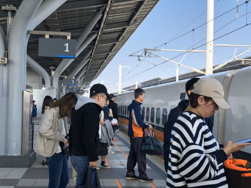 台灣高鐵表示，將於今（29）日下午及晚間加開2班次北上各站停靠之全車自由座列車（商務車廂除外）   圖：閻芝霖／提供