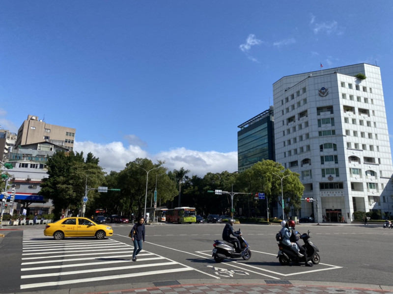 今（10）日白天各地氣溫開始回升，北部、東半部高溫20度左右，中南部高溫25度左右   圖：閻芝霖/攝