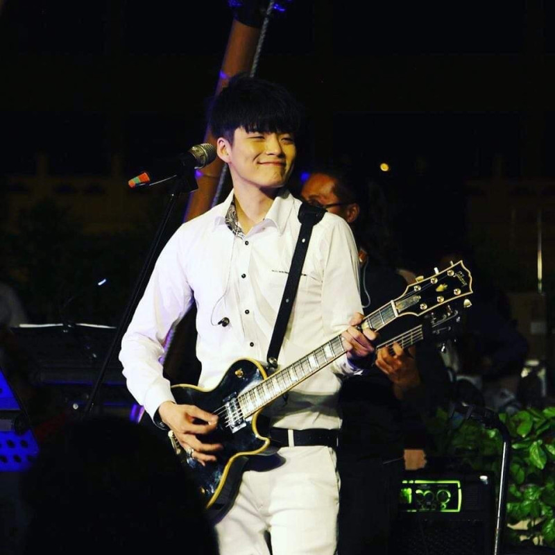在「寶瓶星號」上駐唱的星光一班歌手劉明峰。   圖：取自劉明峰粉絲專頁