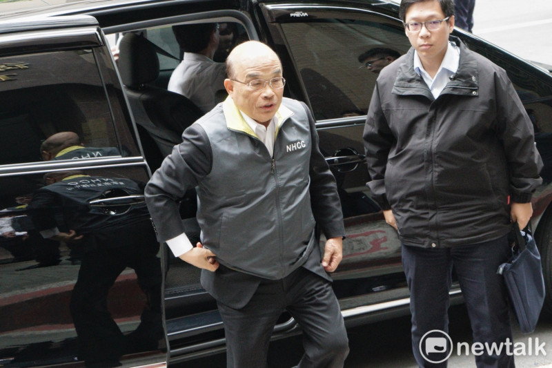 行政院長蘇貞昌今（2）天視察中央流行疫情指揮中心。   圖：張良一/攝