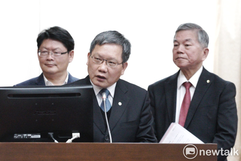 財政部長蘇建榮前往財委會備詢。   圖：張良一/攝