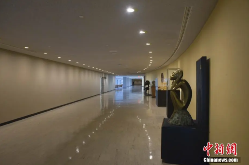 聯合國總部走廊幾乎空無一人。   圖：翻攝自中新網