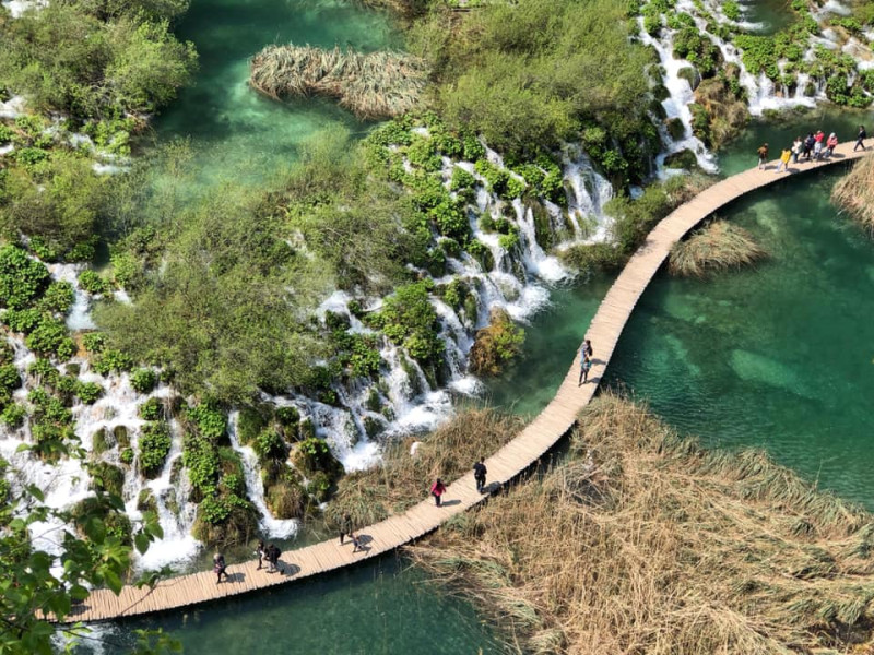 克羅埃西亞的16湖國家公園完美地結合人工和自然美景，不但是世界遺產也是世界級旅遊勝地。   圖：Candice／提供