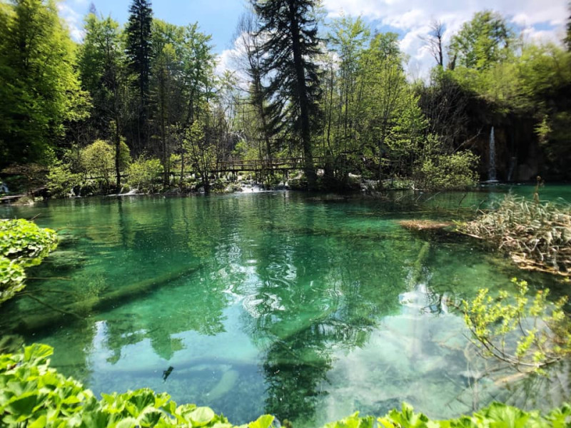 16湖國家公園另一個名字是普萊維斯國家公園（Plitvice Lakes National Park），四季各有不同風貌。 圖：Candice／提供