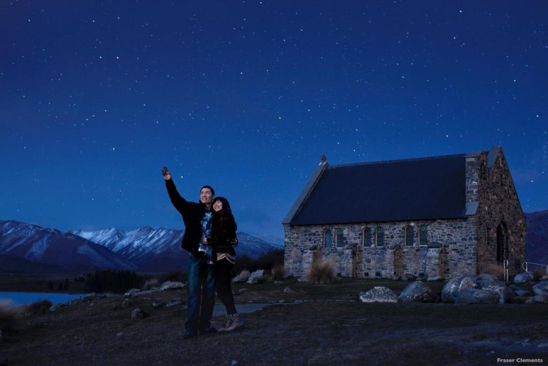 紐西蘭牧羊人教堂以星空當背景已成蒂卡波湖經典。 圖：翻攝自紐西蘭觀光局臉書 Fraser Clement/攝