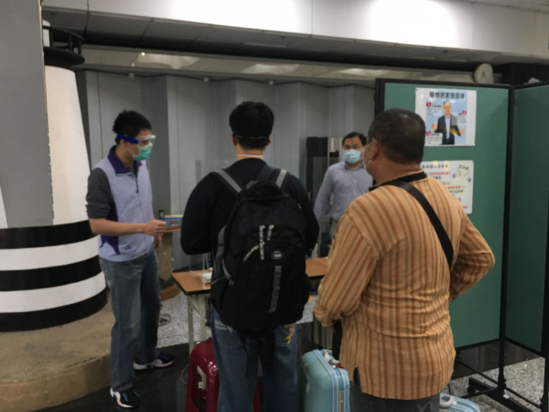 澎湖馬公市卻有一對父子，明知政府可協助安排台北防疫旅館，卻以麻煩為理由，堅持回澎湖檢疫。   圖：澎湖縣政府/提供