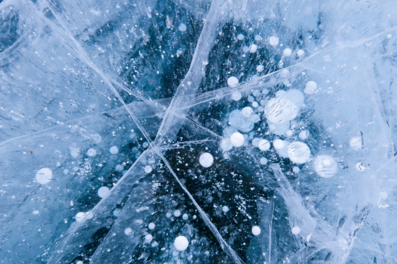 貝加爾湖的藍冰約莫每年2、3月是最佳觀賞期。 圖：IG@dong_xiao2／攝影授權