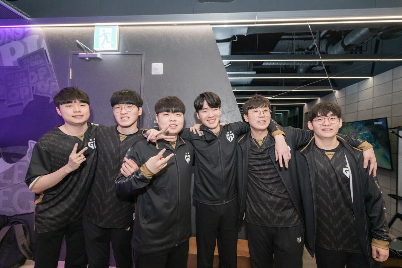 Gen本季最長的八連勝在上週遭T1擊敗中止，兩隊目前並列第一名。   圖：翻攝自League of Legends Champions Korea LCK flickr