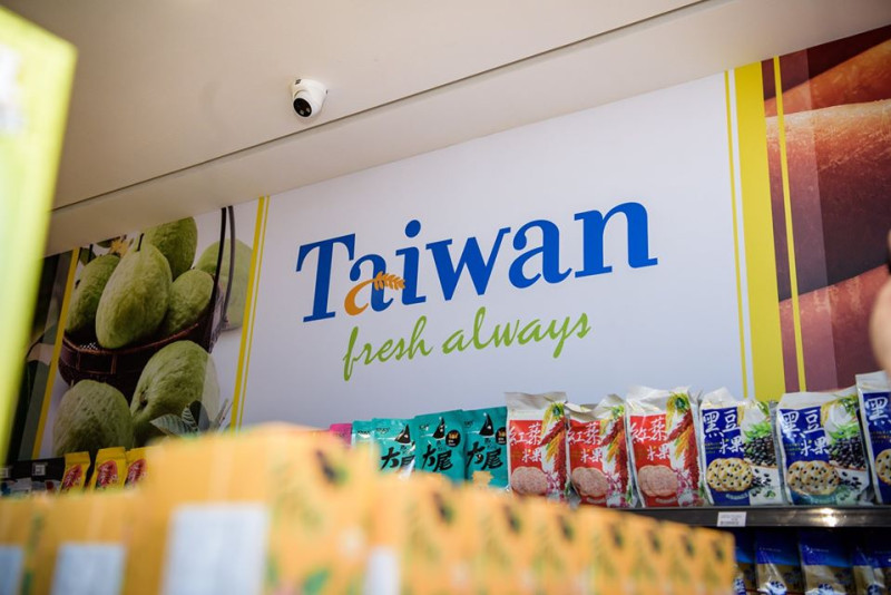 農委會去年已輔導台灣優良農產品發展協會與新加坡HAO　mart超市合作設置「台灣農產食品專區」，並簽署台灣豬肉採購合作備忘錄   圖：取自HAOmart Singapore粉絲專頁