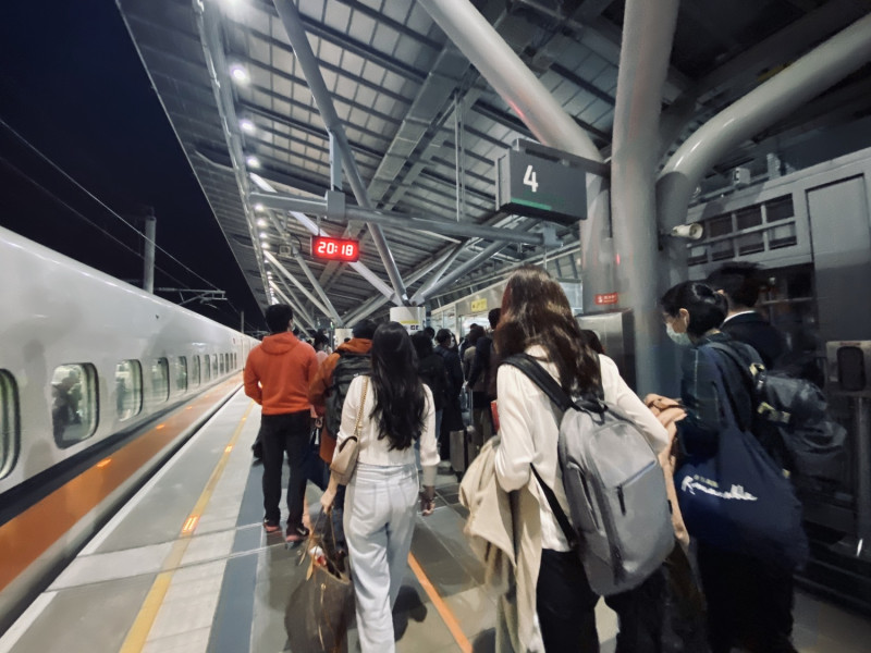 受到武漢肺炎疫情衝擊，台灣高鐵三月運量比去年同期大幅衰退約40％。   圖：閻芝霖/攝