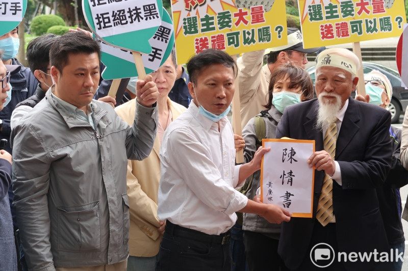 民進黨台北市主委選舉，薛凌陣營及黃慶林互控對方送禮。    圖：林朝億 / 攝