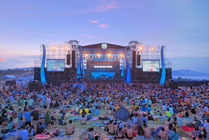 國際海洋音樂祭（Hohaiyan Rock Festival）是一個台灣每年夏天舉辦的多日音樂表演活動，首次舉行是在2000年時   圖：取自新北市貢寮國際海洋音樂祭粉絲專頁