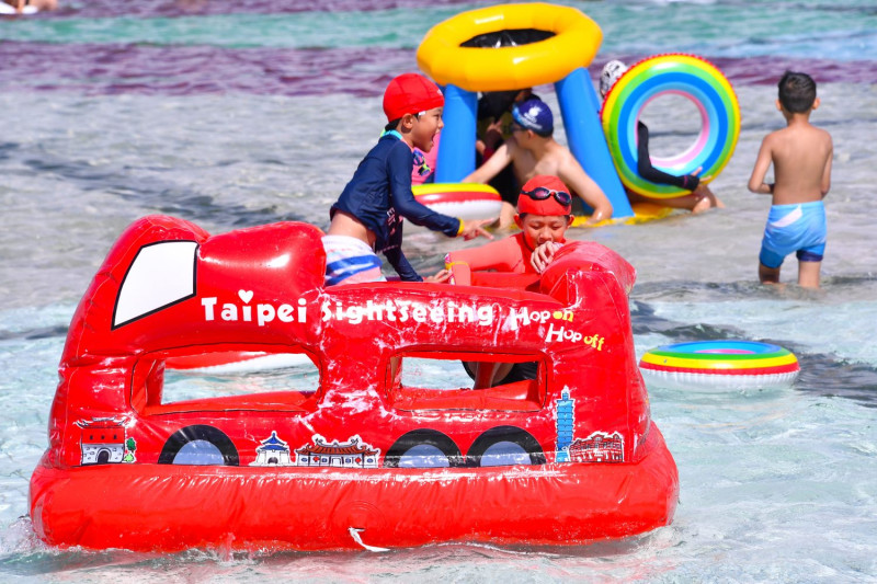 河岸童樂會是孩子們最愛的水上遊樂園，今年移師公館自來水園區更為精彩。 圖：台北市觀傳局／提供 (許宜容攝)