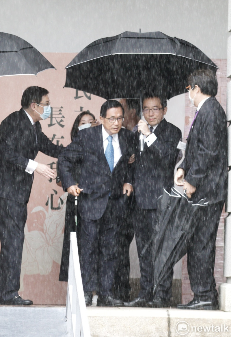 前總統陳水扁今（3）日前往台北賓館弔唁前總統李登輝。   圖：張良一 / 攝