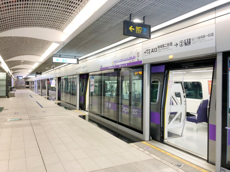 桃園機場捷運也可做為交通工具，配合一日票暢遊桃園地區。 圖：翻攝自桃園大眾捷運 Taoyuan Metro臉書